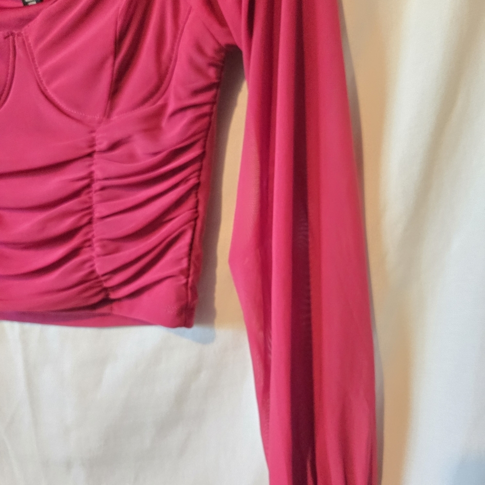 Almost Famous Raspberry Ruched Long Sleeve Crop Blouse Size Medium - Picture 4 of 7